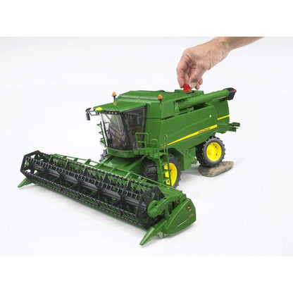 BRUDER® 2132 John Deere Mähdrescher T670i