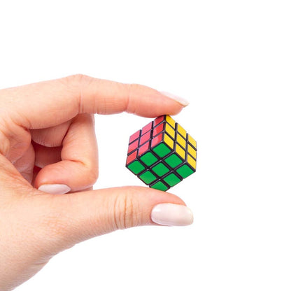 invento-worlds-smallest-rubiks-2FC97FC14.jpg