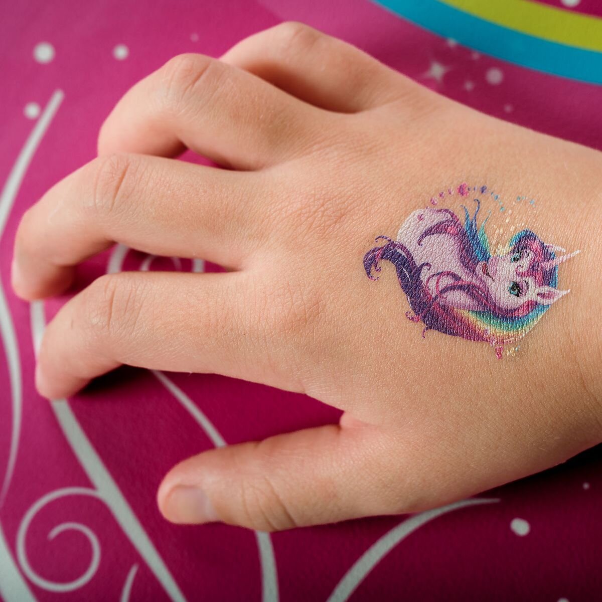 roth-kinder-tattoo-einhornportrait-8C556FDD4.jpg