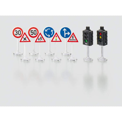 siku-5597-ampeln-mit-verkehrsschildern-89E6984F2.jpg