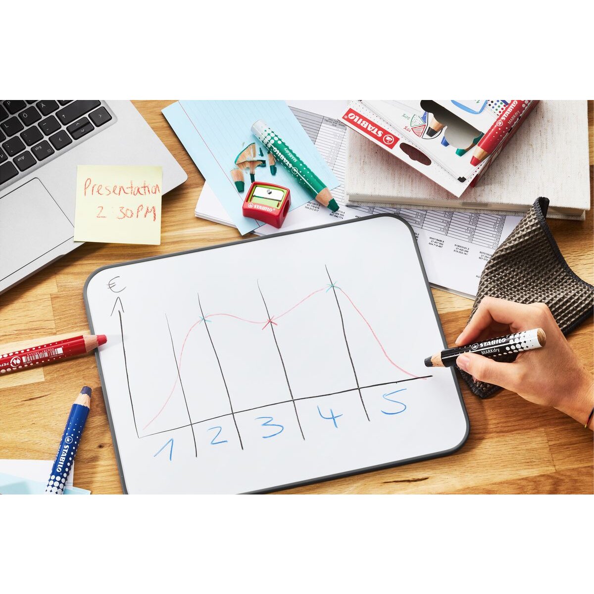 whiteboard--und-flipchartmarker--691117C57.jpg